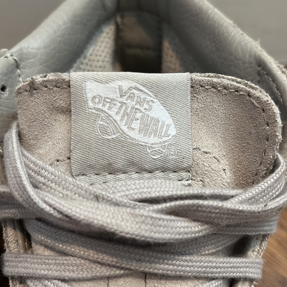 Vans - Picture 3 of 7